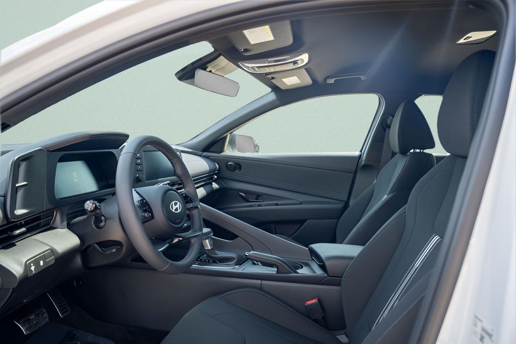 2025 Hyundai Elantra SEL - Photo 20