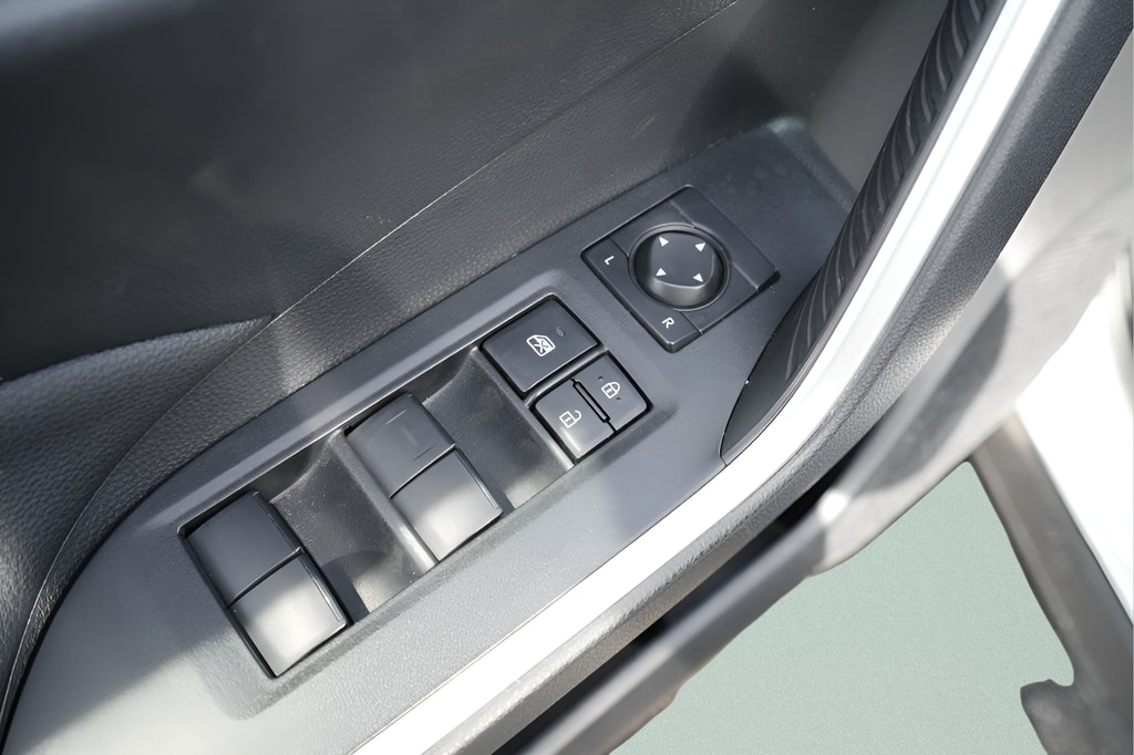 2025 Toyota RAV4 LE - Photo 20