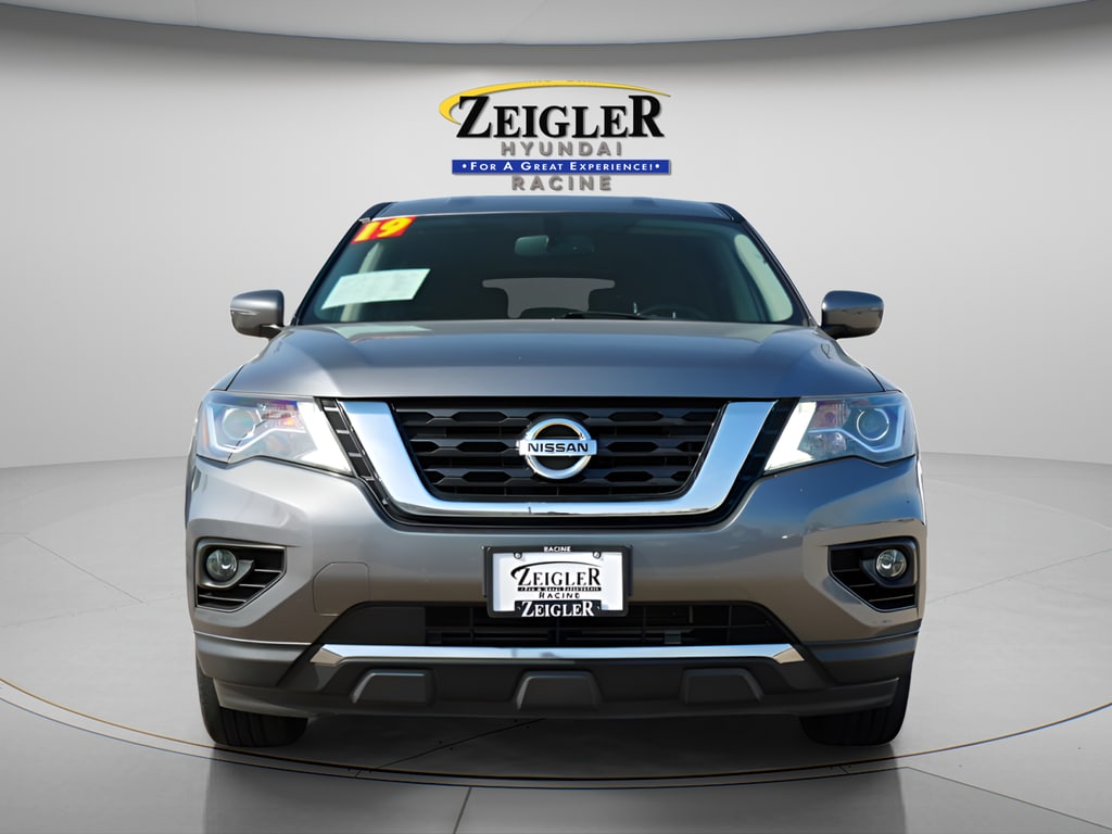 Used 2019 Nissan Pathfinder SV with VIN 5N1DR2MM2KC639588 for sale in Mount Pleasant, WI