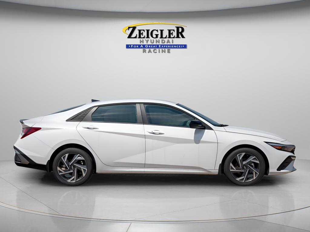 2025 Hyundai Elantra SEL - Photo 9