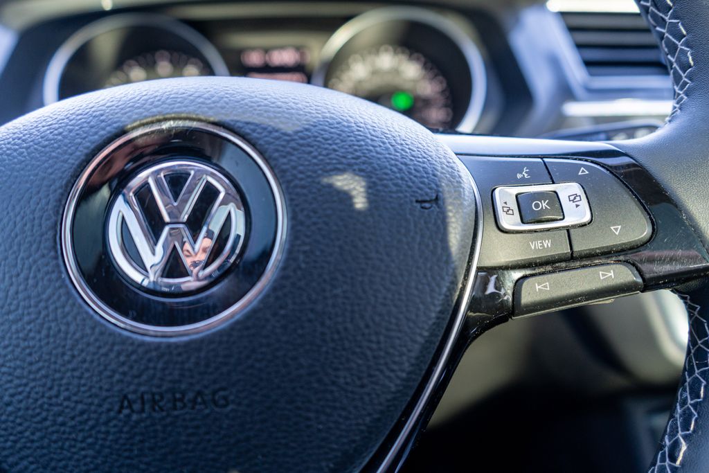 2021 VOLKSWAGEN TIGUAN - Image 24
