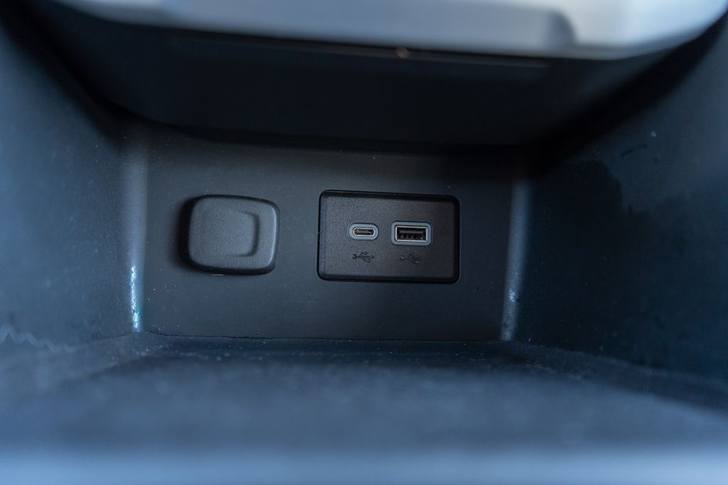 2023 GMC ACADIA - Image 35