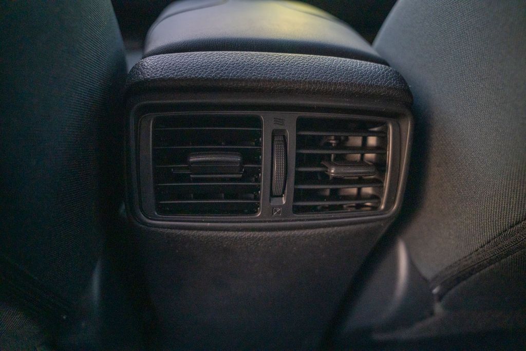 2019 NISSAN ROGUE - Image 16