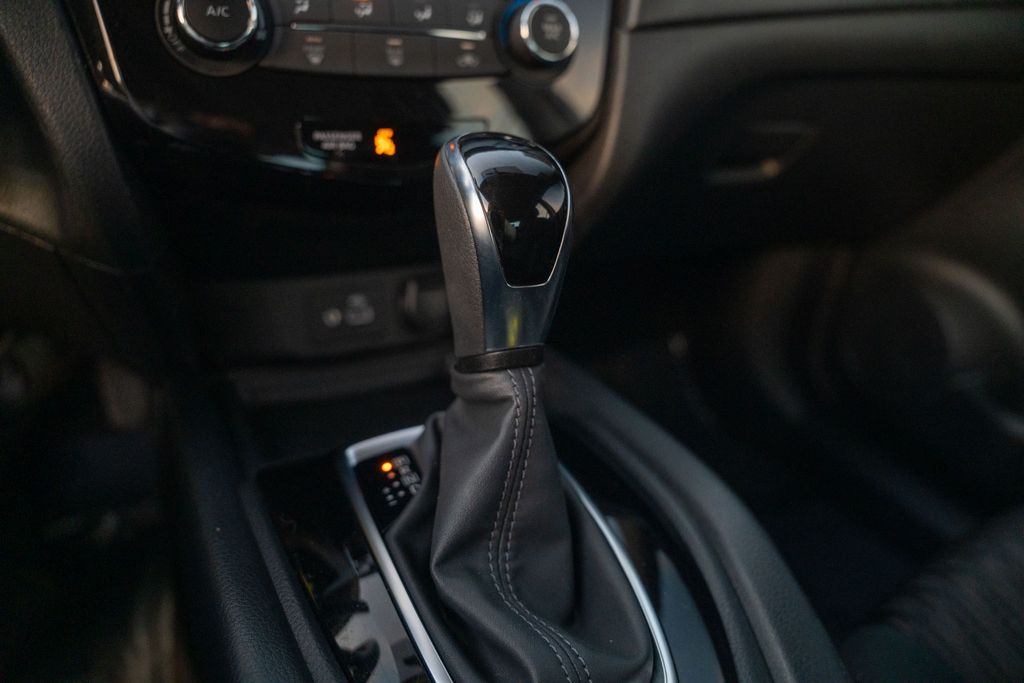 2019 NISSAN ROGUE - Image 25