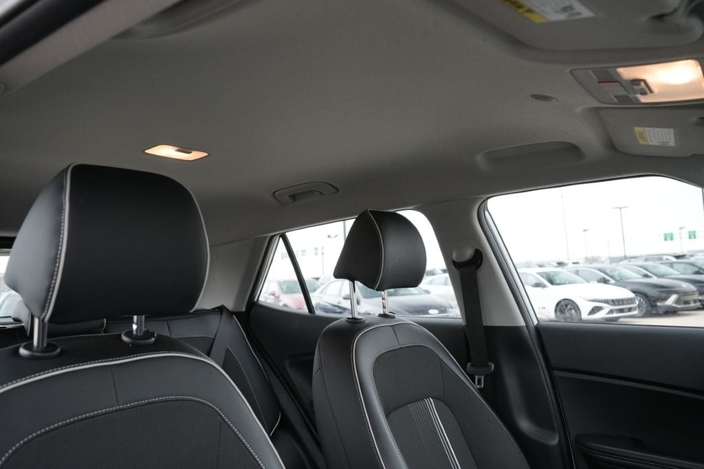 2023 HYUNDAI VENUE - Image 12