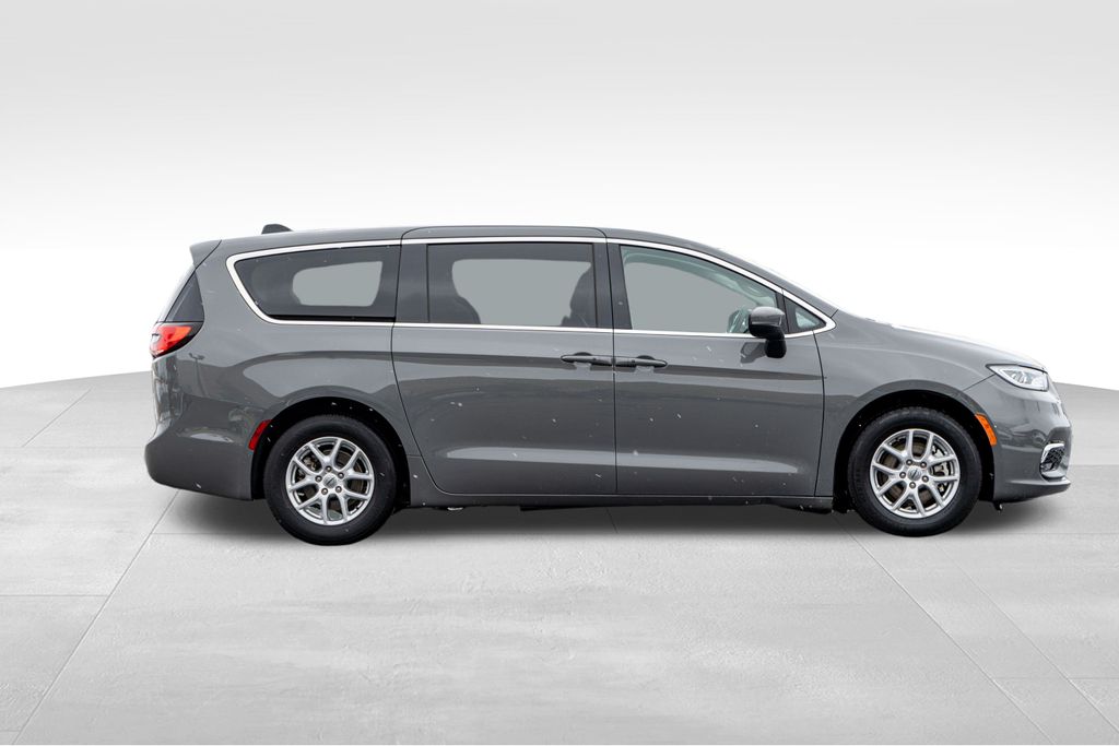 2023 CHRYSLER PACIFICA - Image 8