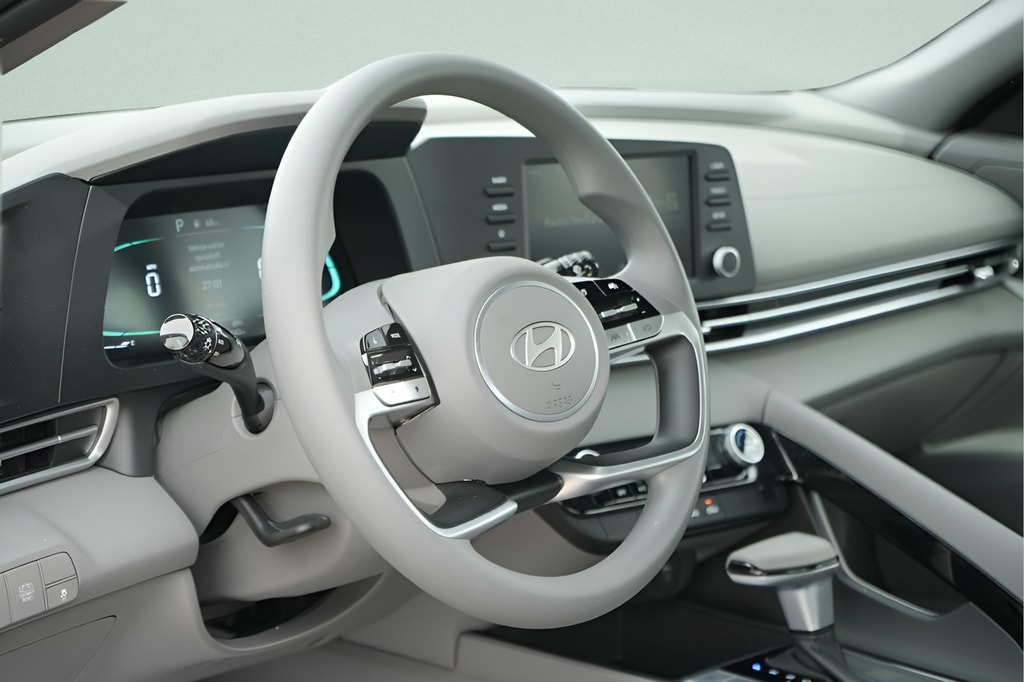 2025 Hyundai Elantra Blue - Photo 23