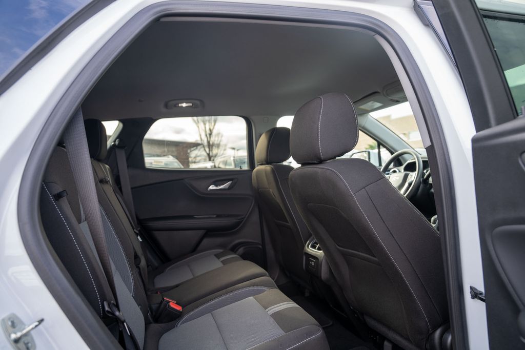 2025 CHEVROLET BLAZER - Image 13