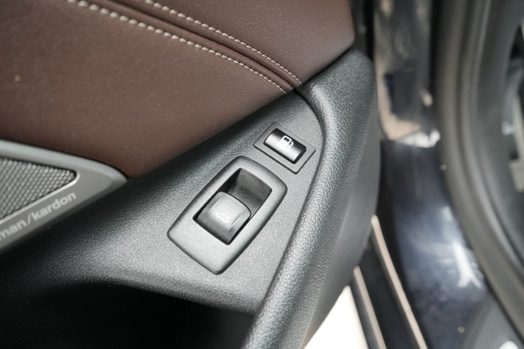 2021 BMW 530E - Image 26