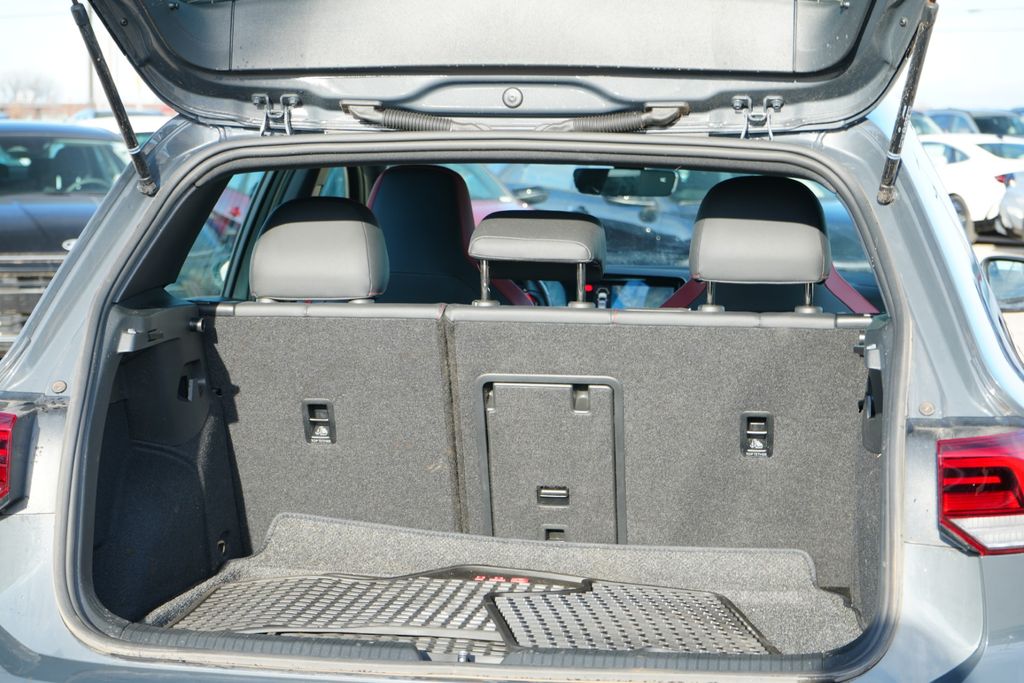 2024 VOLKSWAGEN GOLF GTI - Image 11