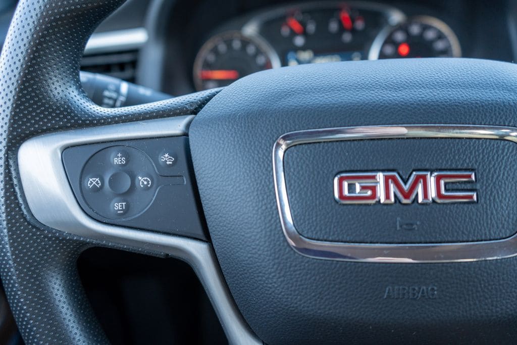 2023 GMC ACADIA - Image 28