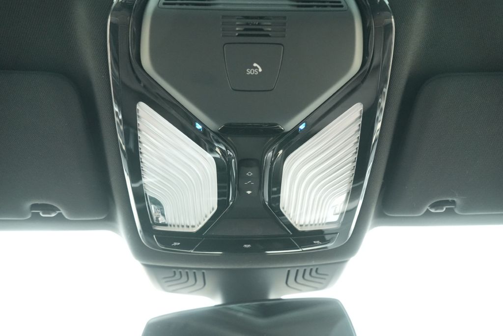 2021 BMW 530E - Image 21