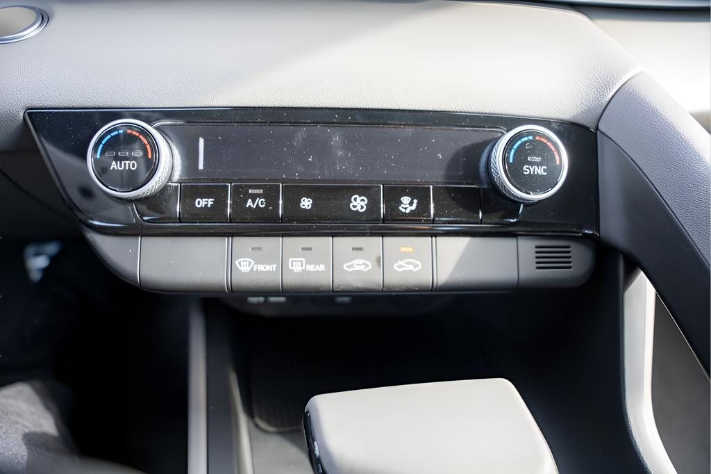 2025 Hyundai Elantra SEL - Photo 28