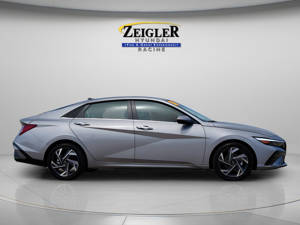2026 Hyundai Elantra Limited - Photo 8
