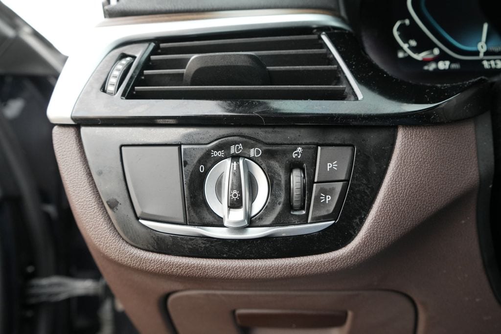 2021 BMW 530E - Image 32