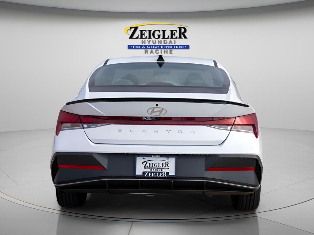 2025 Hyundai Elantra SEL - Photo 8