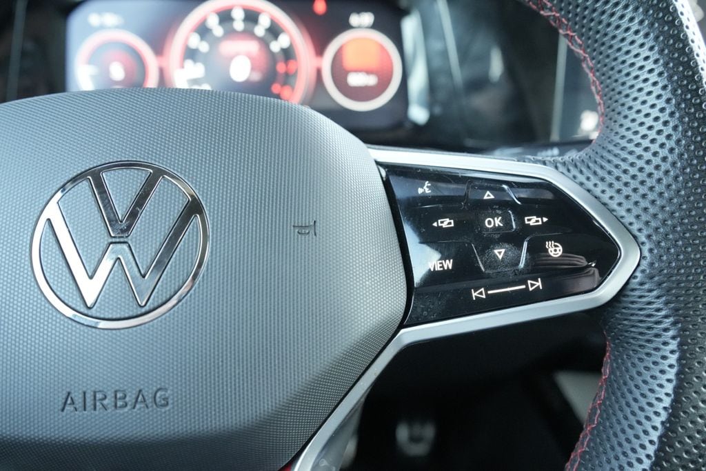 2024 VOLKSWAGEN GOLF GTI - Image 30