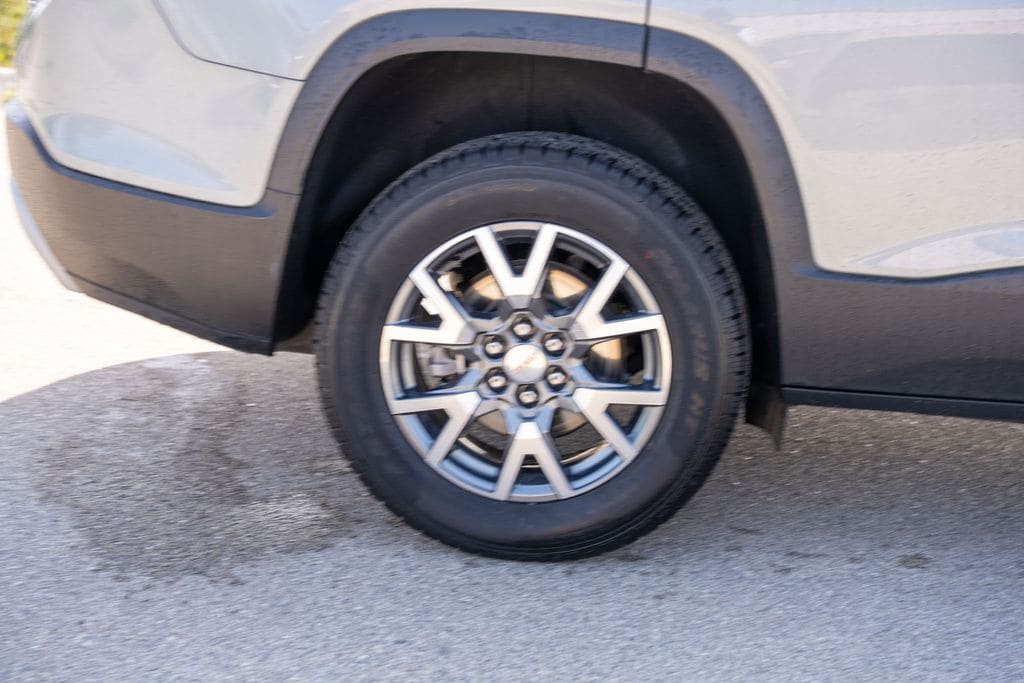 2023 GMC ACADIA - Image 9