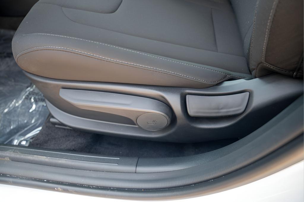 2025 Hyundai Elantra SEL - Photo 18