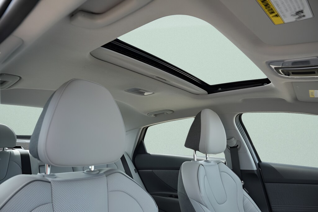 2026 Hyundai Elantra Limited - Photo 13