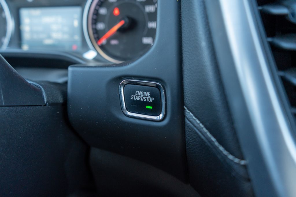 2023 GMC ACADIA - Image 31