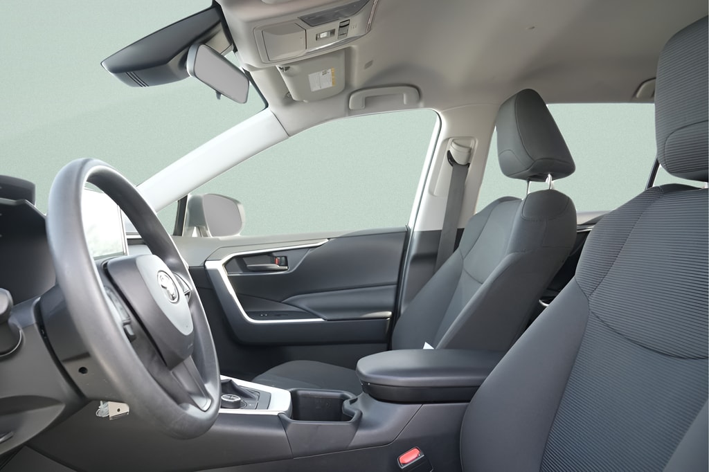 2025 Toyota RAV4 LE - Photo 23