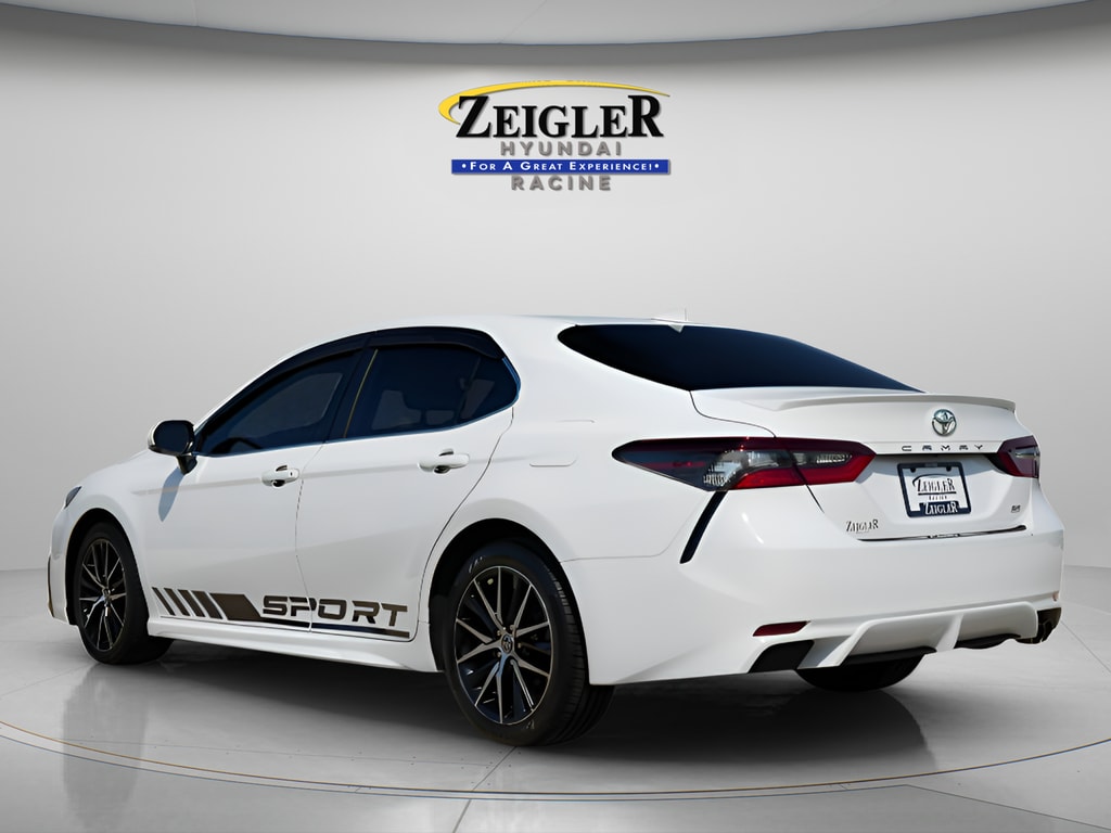 2023 Toyota Camry SE - Photo 6
