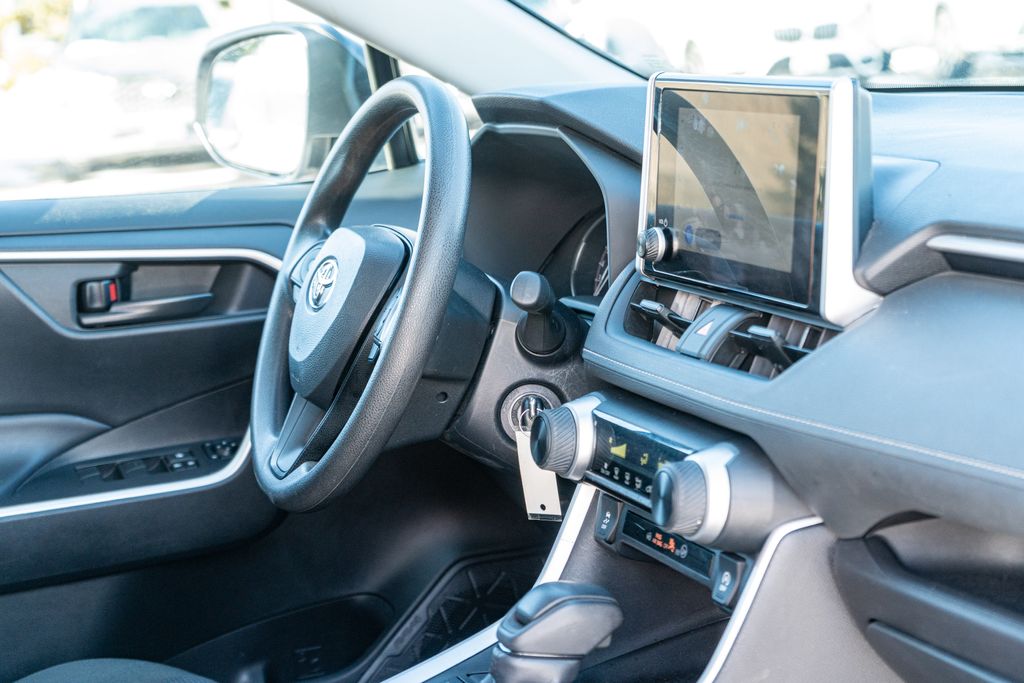 2024 TOYOTA RAV4 - Image 11