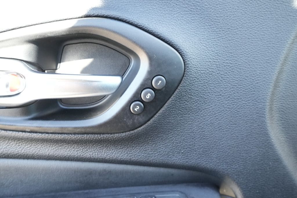 2020 JEEP CHEROKEE - Image 24