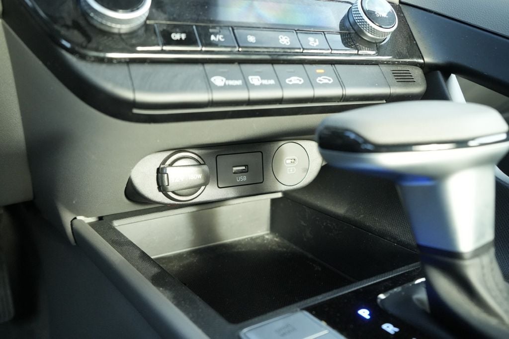 2024 HYUNDAI ELANTRA - Image 30