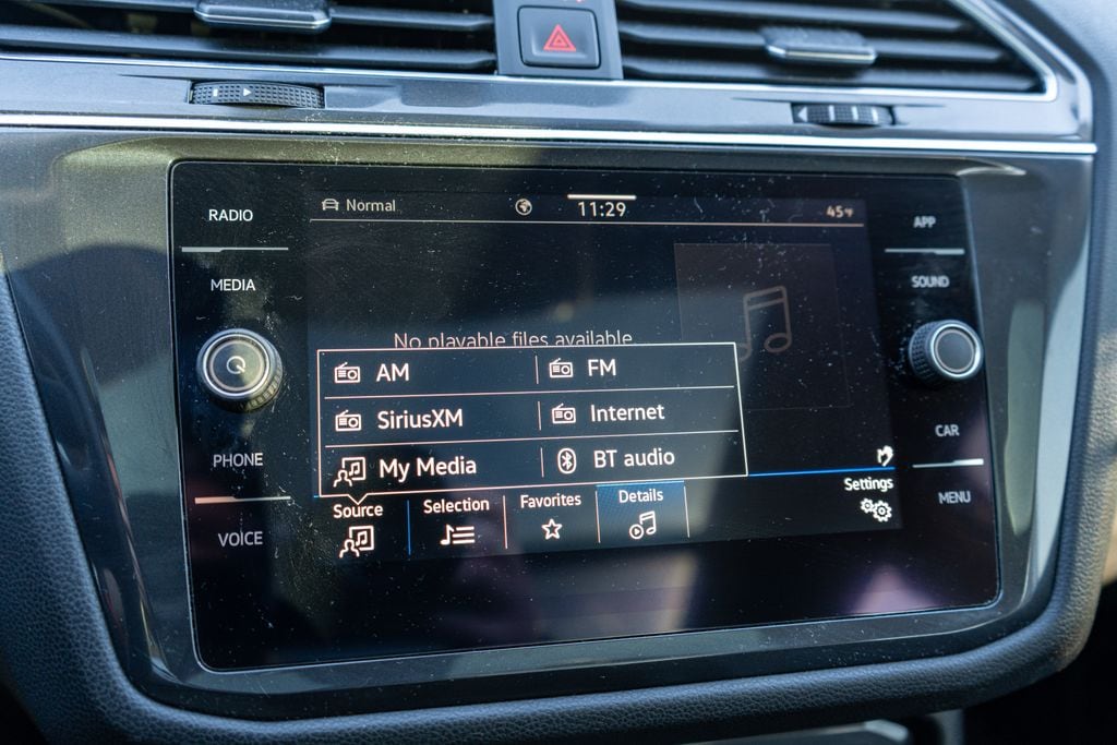 2021 VOLKSWAGEN TIGUAN - Image 33