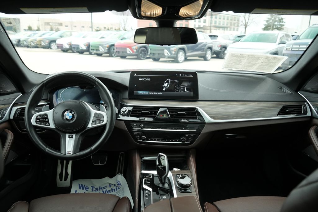 2021 BMW 530E - Image 18