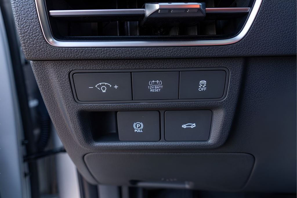 2025 Hyundai Sonata Hybrid SEL - Photo 24