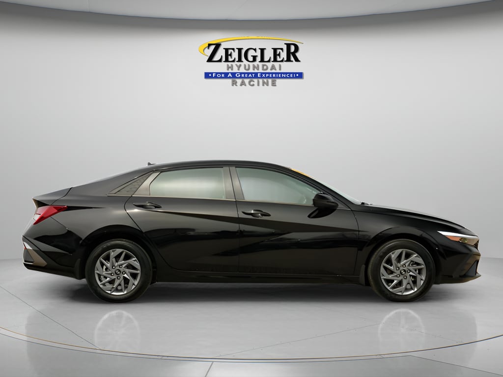 2025 Hyundai Elantra Blue - Photo 9