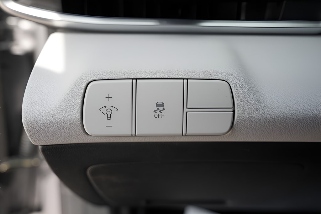 2026 Hyundai Elantra Limited - Photo 25