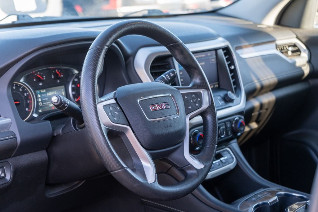 2023 GMC ACADIA - Image 25