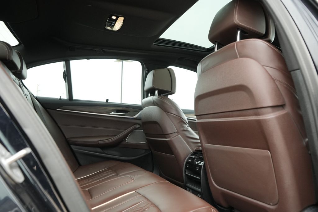 2021 BMW 530E - Image 16