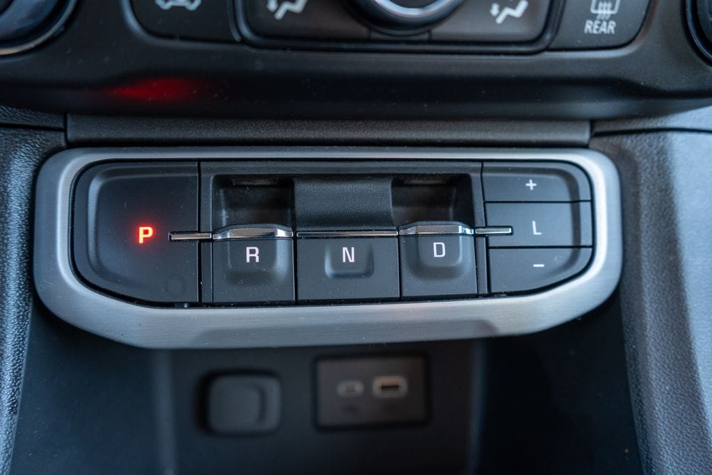 2023 GMC ACADIA - Image 32