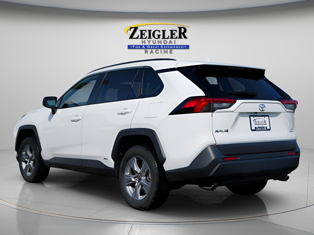 2025 Toyota RAV4 LE - Photo 6