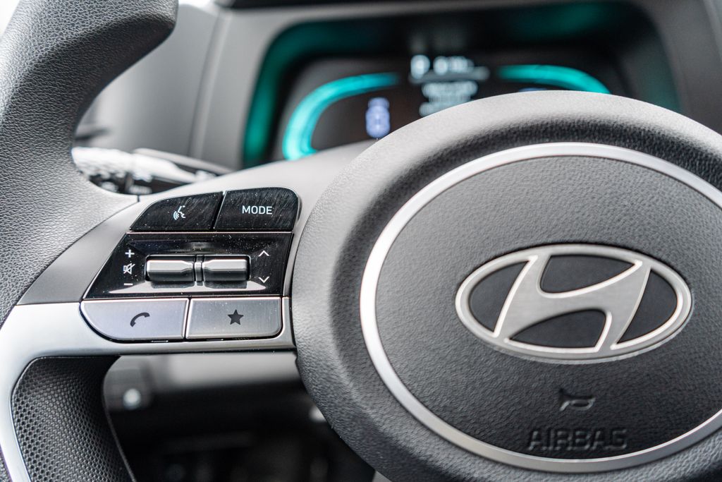 2025 HYUNDAI ELANTRA - Image 24