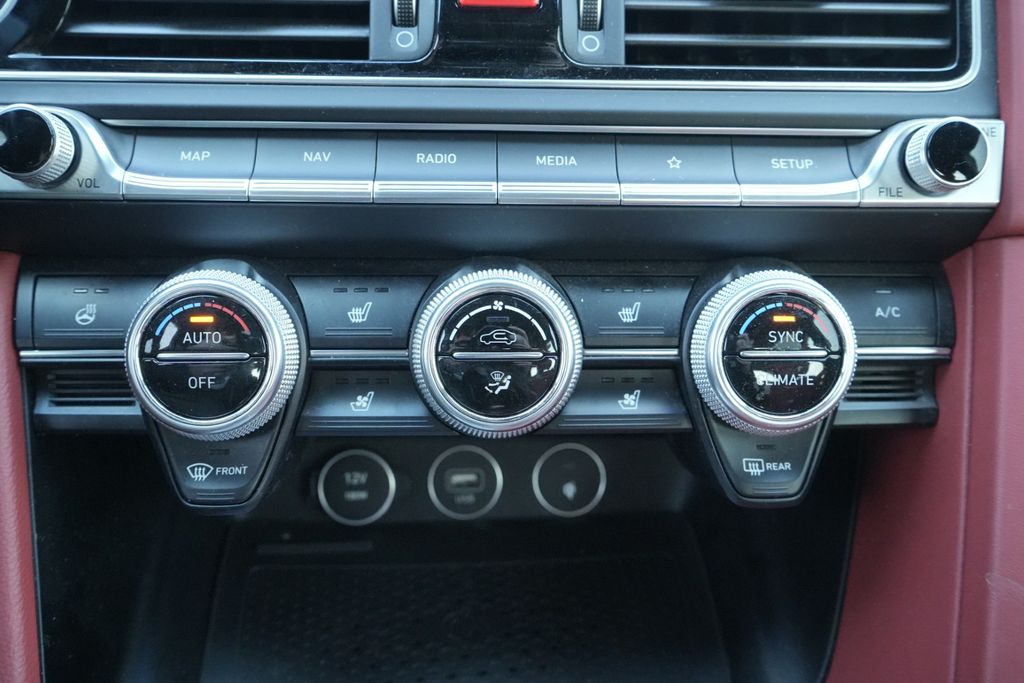 2023 GENESIS G70 - Image 36