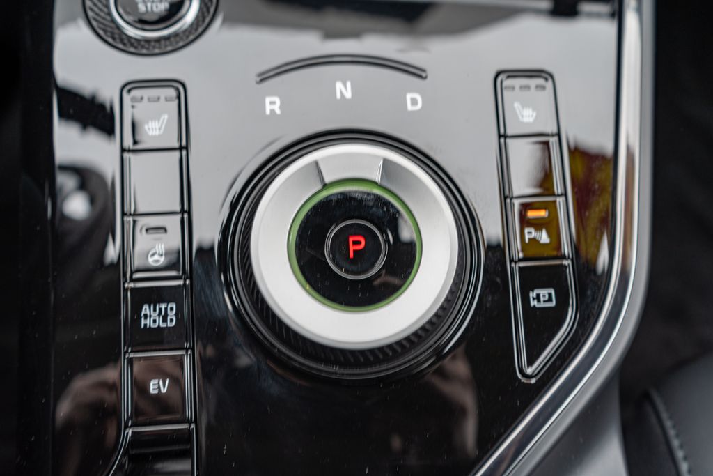 2025 KIA NIRO - Image 30