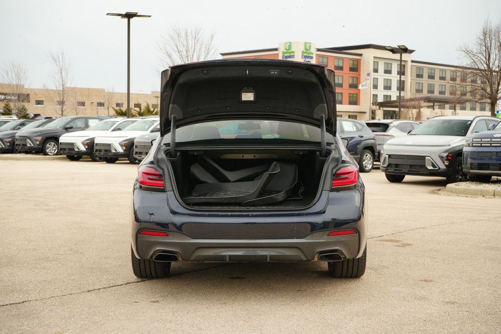 2021 BMW 530E - Image 10