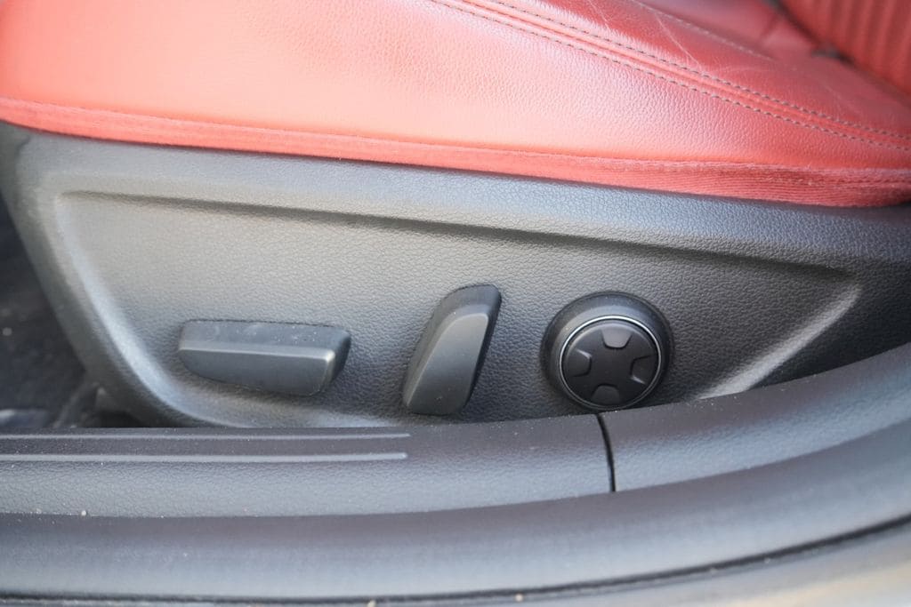 2023 GENESIS G70 - Image 26