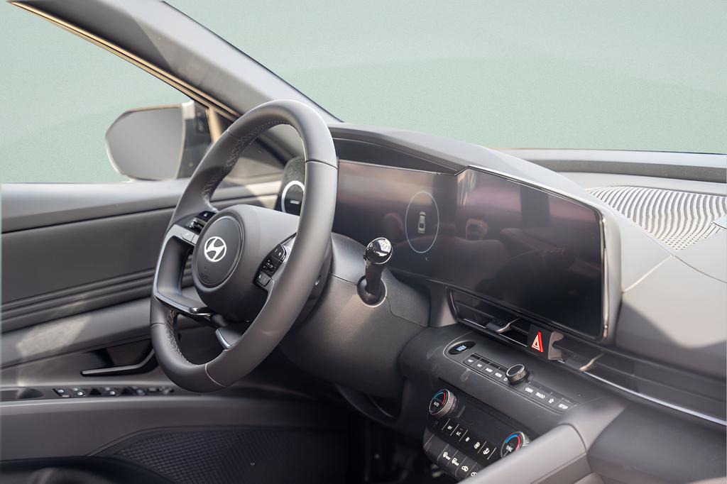 2025 Hyundai Elantra Blue - Photo 13