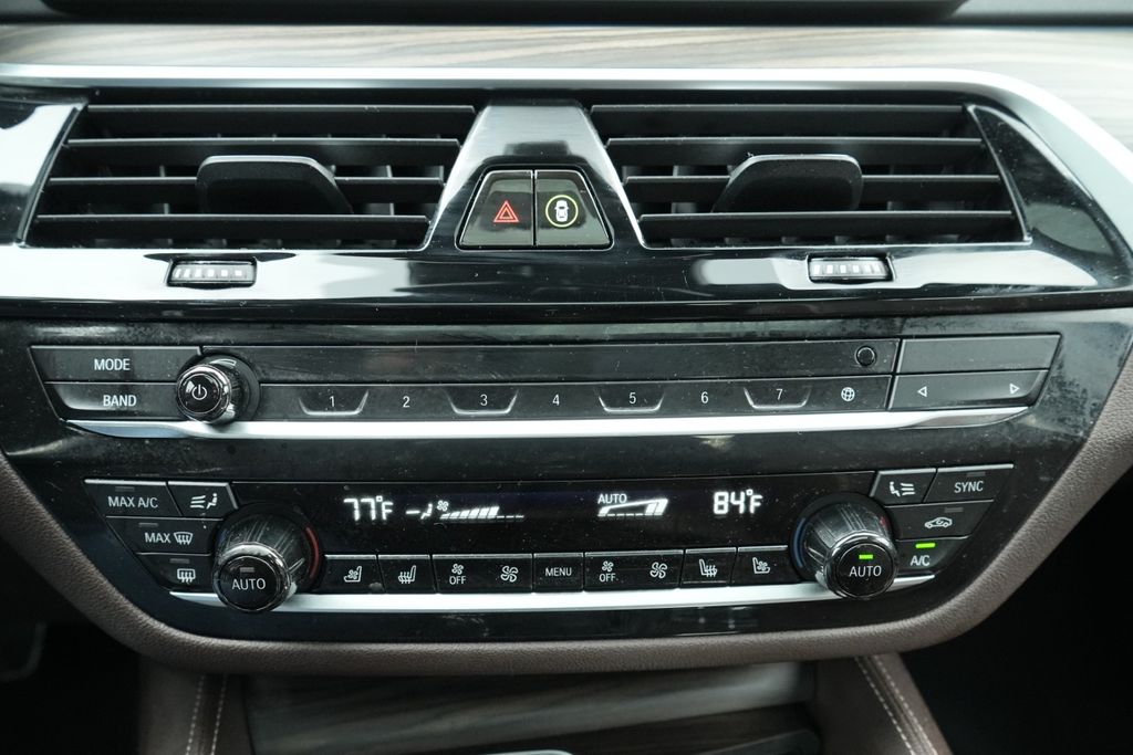 2021 BMW 530E - Image 44