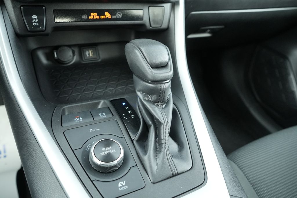 2024 TOYOTA RAV4 - Image 30