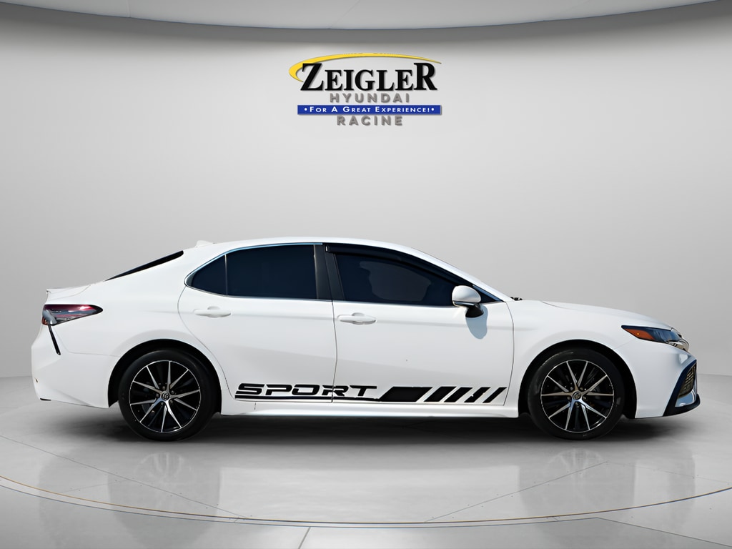 2023 Toyota Camry SE - Photo 9