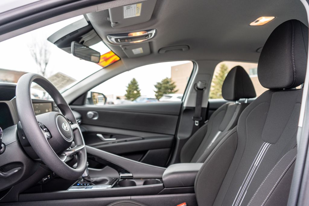 2025 HYUNDAI ELANTRA - Image 22