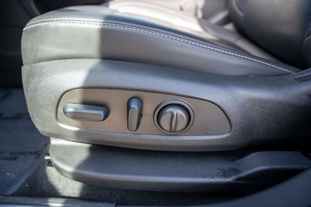 2023 GMC ACADIA - Image 18